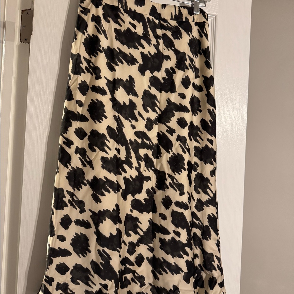 Elegant Black and Cream A-Line Skirt